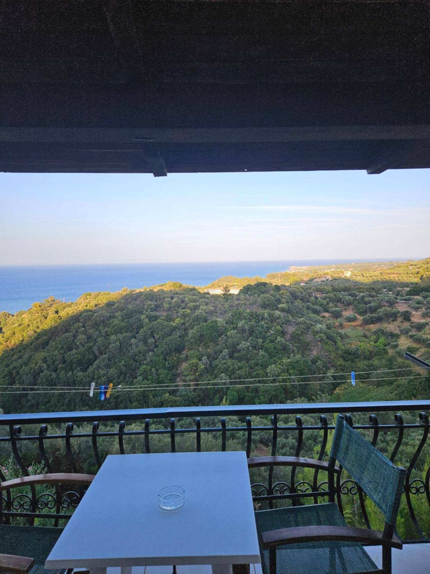 Fiore Hill Sea View Studios *