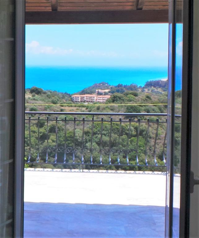 Fiore Hill Sea View Studios